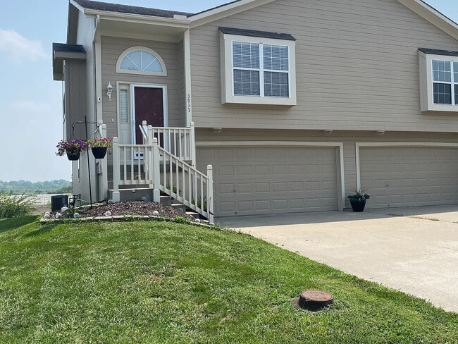 Building Photo - 3913 SW Chartwell Ct