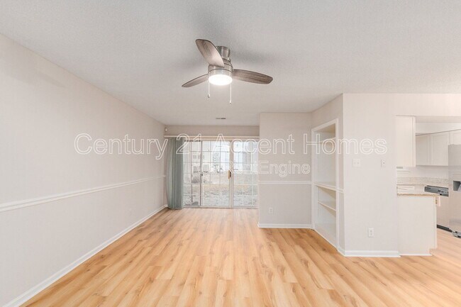 Building Photo - 12113 Greenway Ct