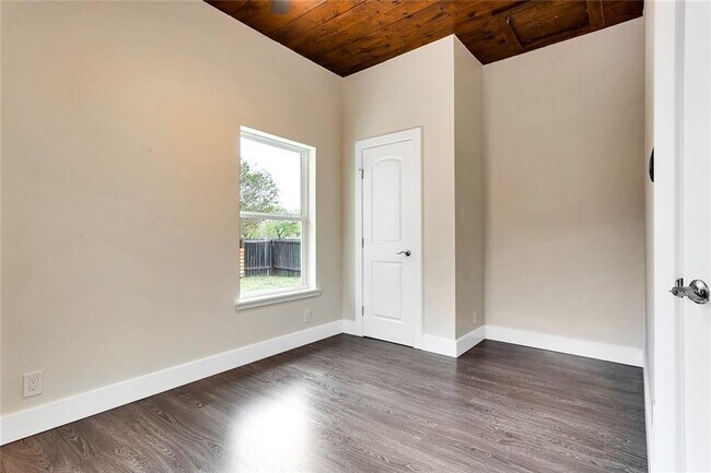 Building Photo - 6311 Felix Ave