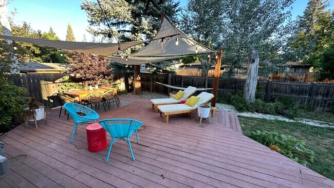 Building Photo - 2871 Loma Pl