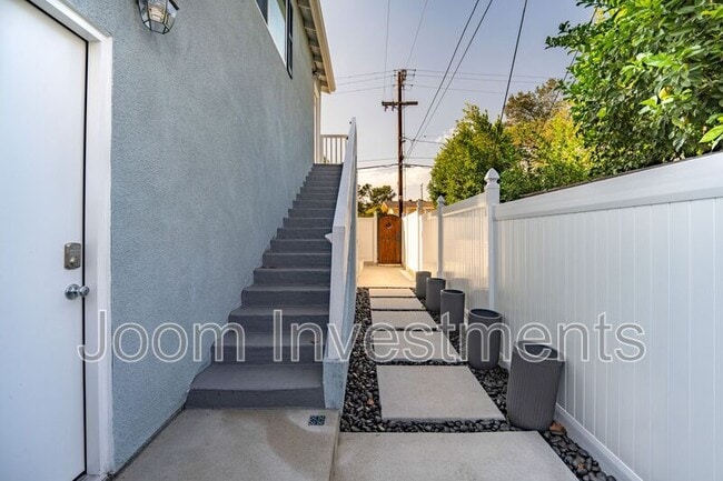 Building Photo - 1668 Bellford Ave