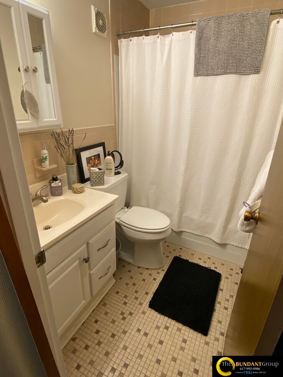 Building Photo - 60 Pleasant View Rd