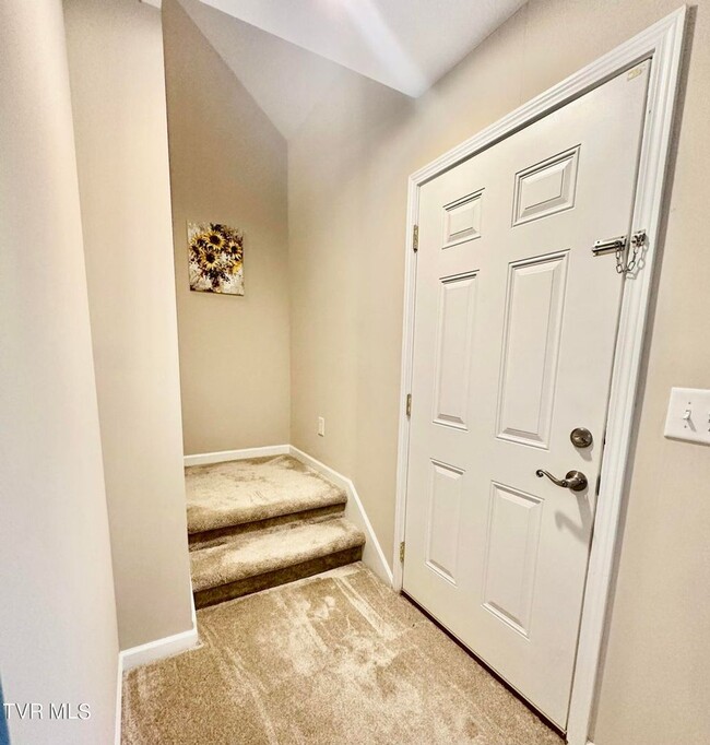 Building Photo - 2108 Pleasant View Dr