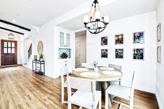 Building Photo - 541 San Dieguito Dr