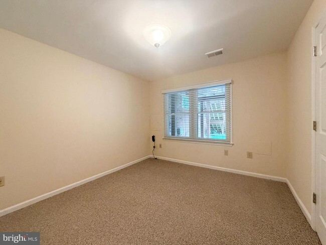 Building Photo - 7418 Crestberry Ln