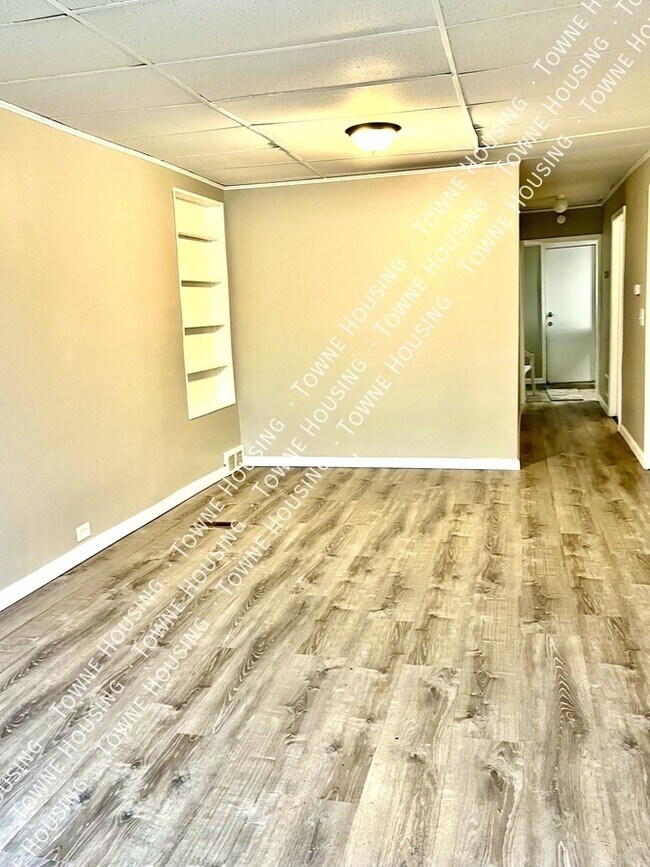 Building Photo - 40 Lawrence Pl