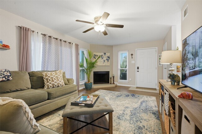 Building Photo - 18617 Egret Bay Blvd