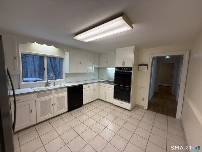 Building Photo - 44 Pine Hill Rd