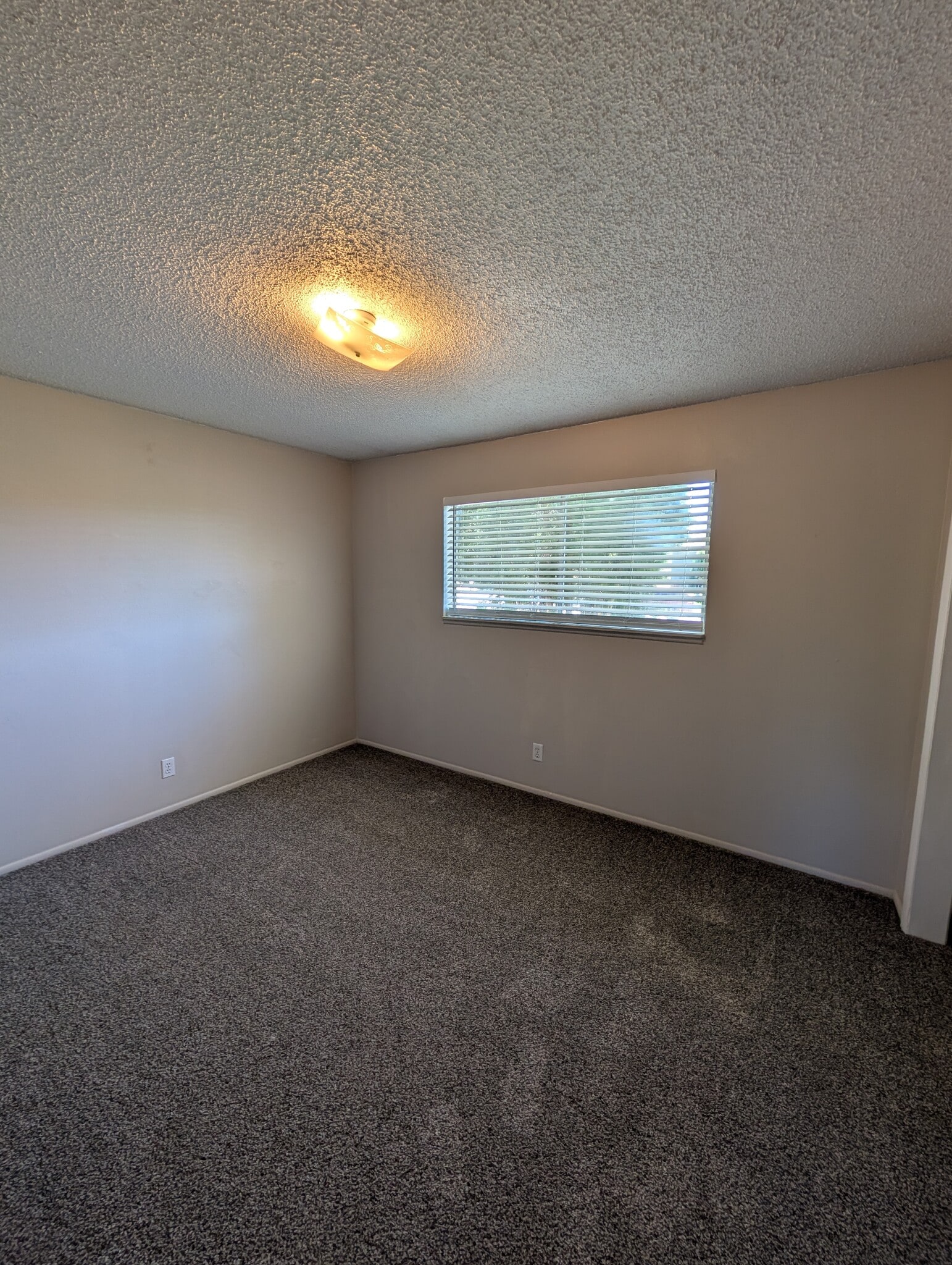 Building Photo - 1827 S Fairway Dr