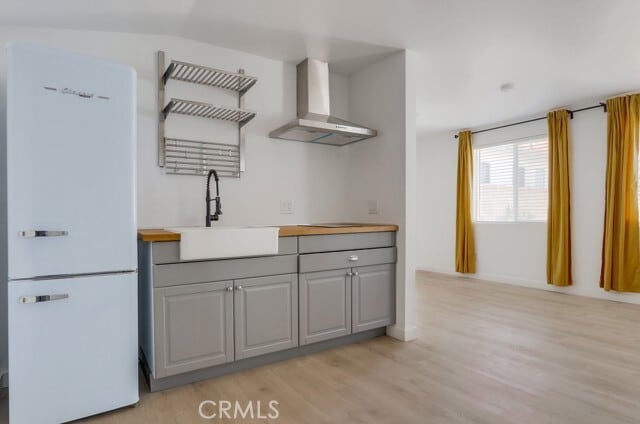 Building Photo - 554 S Lemon St