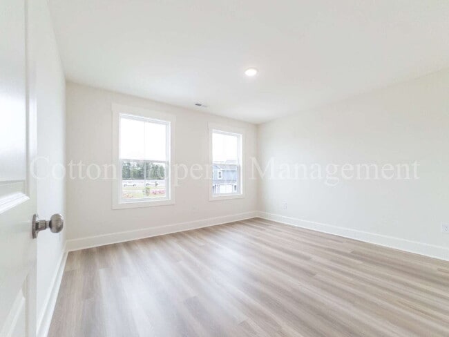 Building Photo - 29 W Pioneer Wy