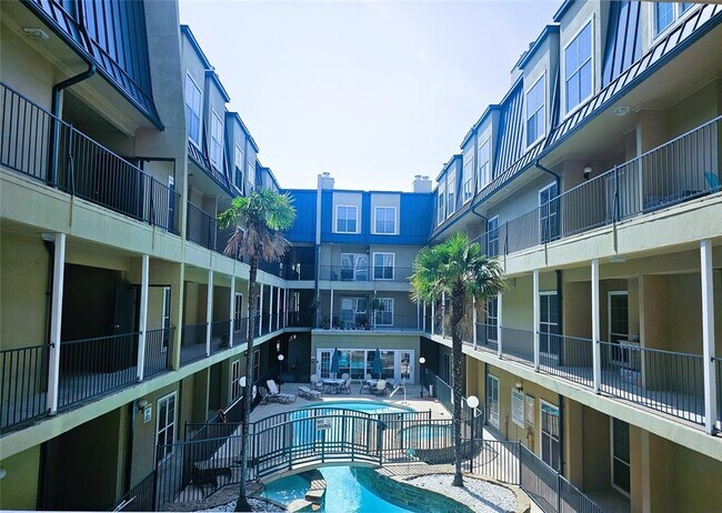Primary Photo - 921 Marine Dr