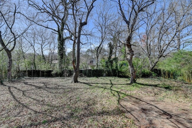 Building Photo - 4 Bedroom/2 Bath Renovated Home Available ...