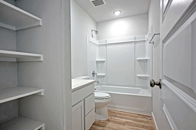 Building Photo - 2561 Solon Ln