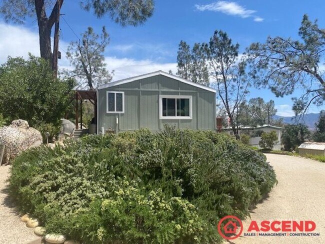 Building Photo - Charming 3-Bedroom, 2-Bath Home Available in Wofford Heights, CA
