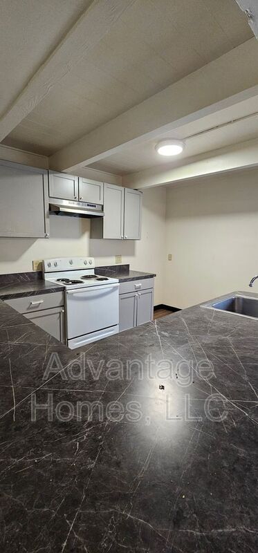 Building Photo - 824 N 70th St