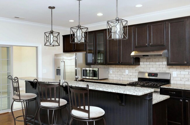 Building Photo - Gorgeous 3 bedroom townhome in Beaumont!