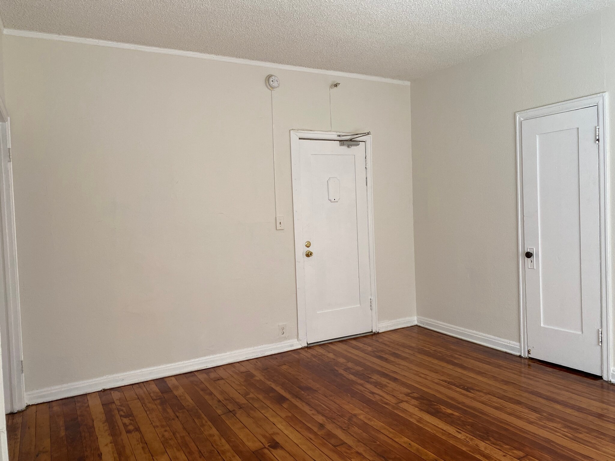 Building Photo - 545 S Hobart Blvd