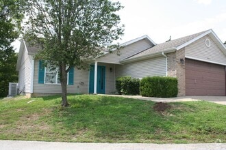 Building Photo - 3 Bedroom 2 Car Garage Duplex in Branson