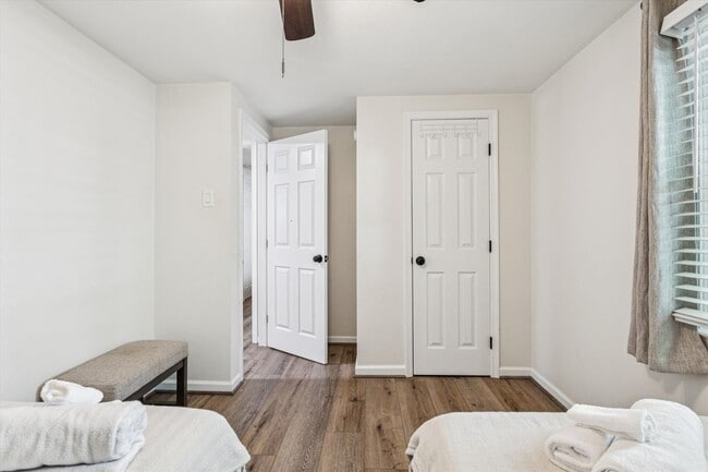 Building Photo - All Inclusive Furnished Rental