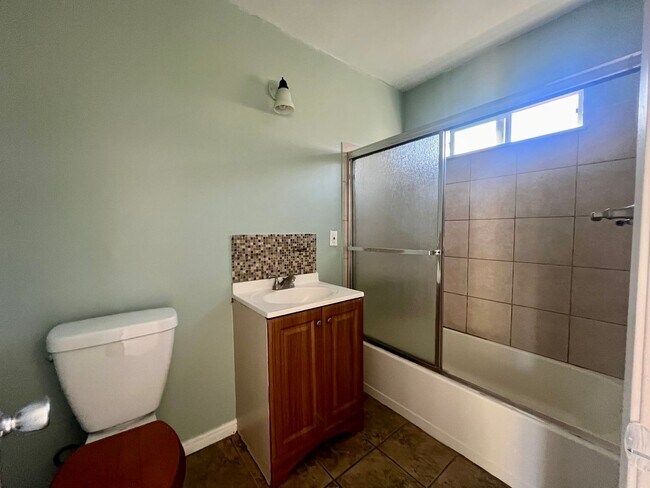 Building Photo - 10523 Mansel Ave