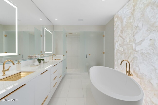 Building Photo - 6587 N Palmeraie Blvd