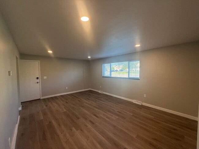 Building Photo - 8886-8888 N Lowell Blvd