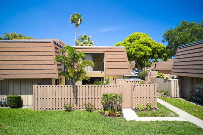 Building Photo - 1120 11th Ct