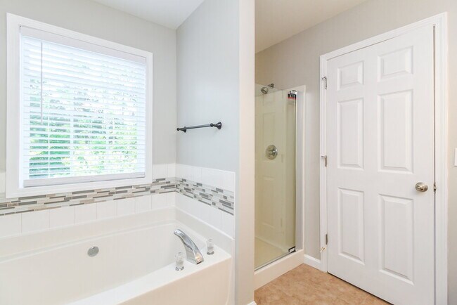 Building Photo - 5981 Tate Dr