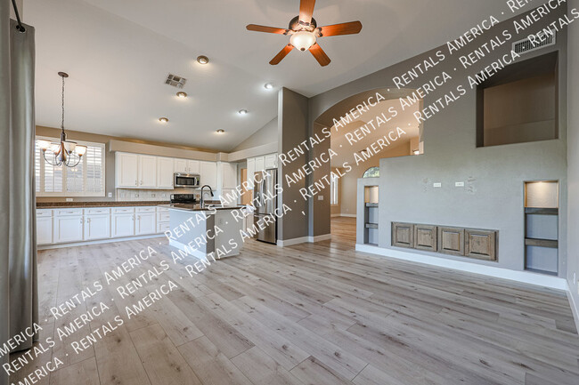 Building Photo - 6806 W Skylark Dr