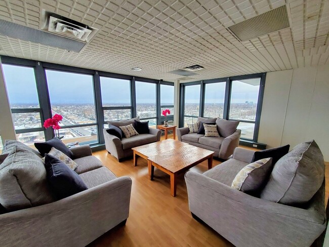 18th floor penthouse with downtown views - 7234 W North Ave