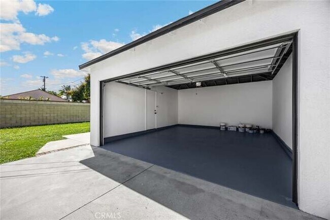 Building Photo - 6112 Freckles Rd