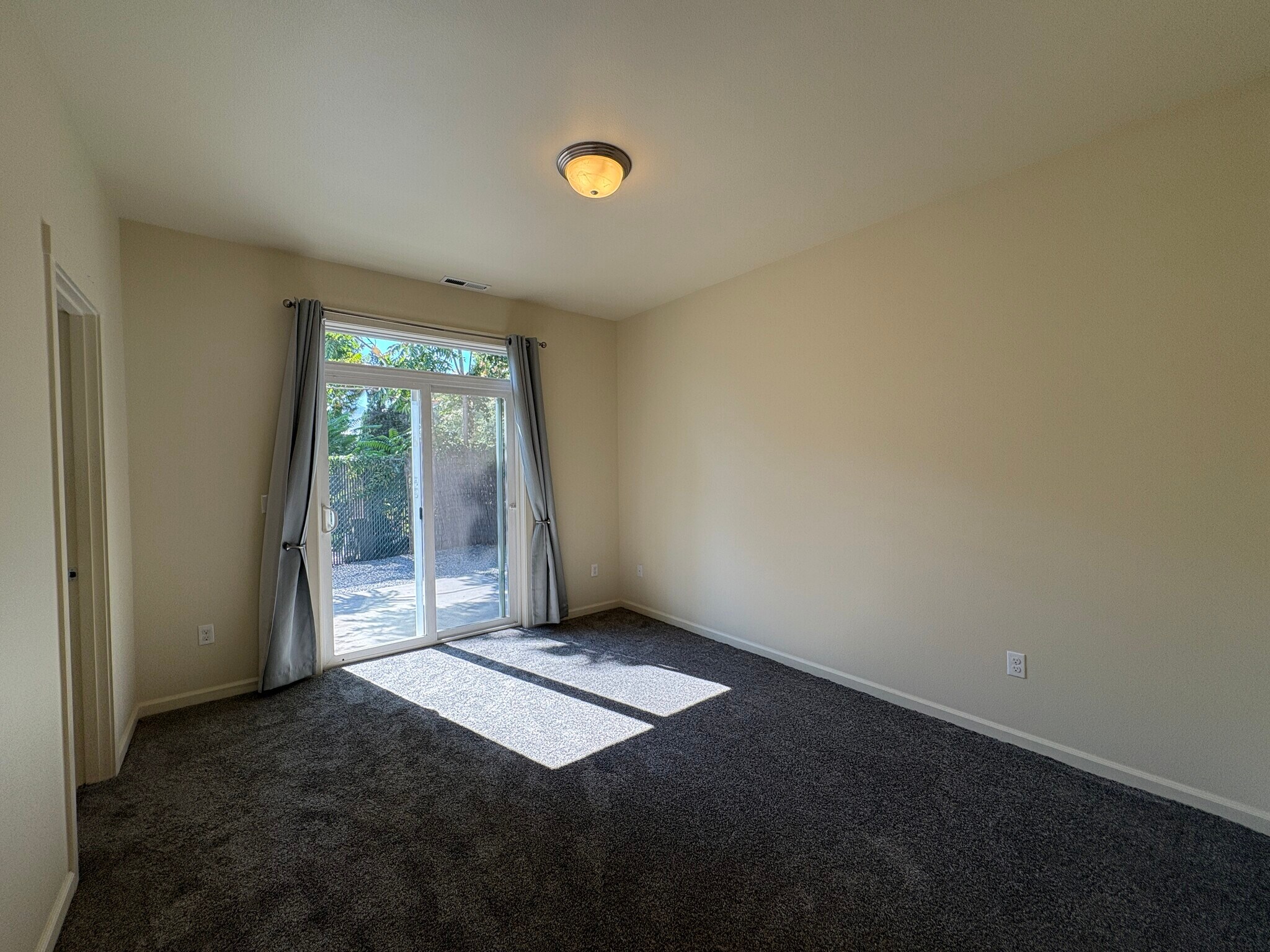Building Photo - 1419 Springwater Ave