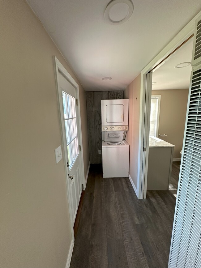 Building Photo - 2273 S County Line Rd