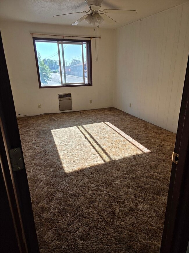 Building Photo - 2 bed 1 bath