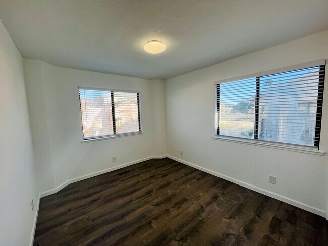 Building Photo - 230 Prospect St