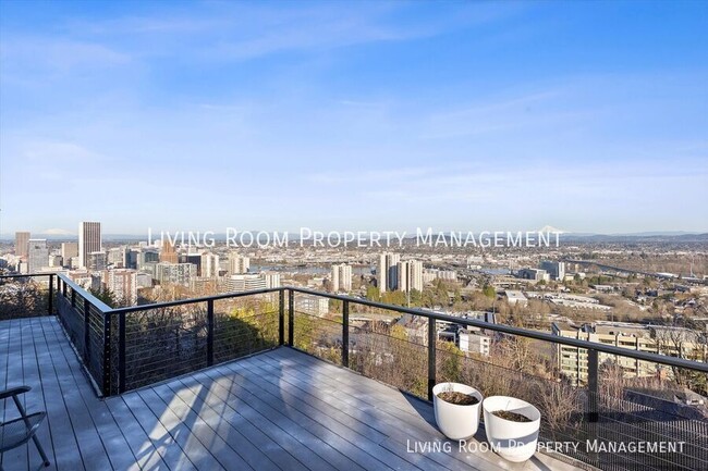 Building Photo - Classic Cape Cod With Views from the SW Hills