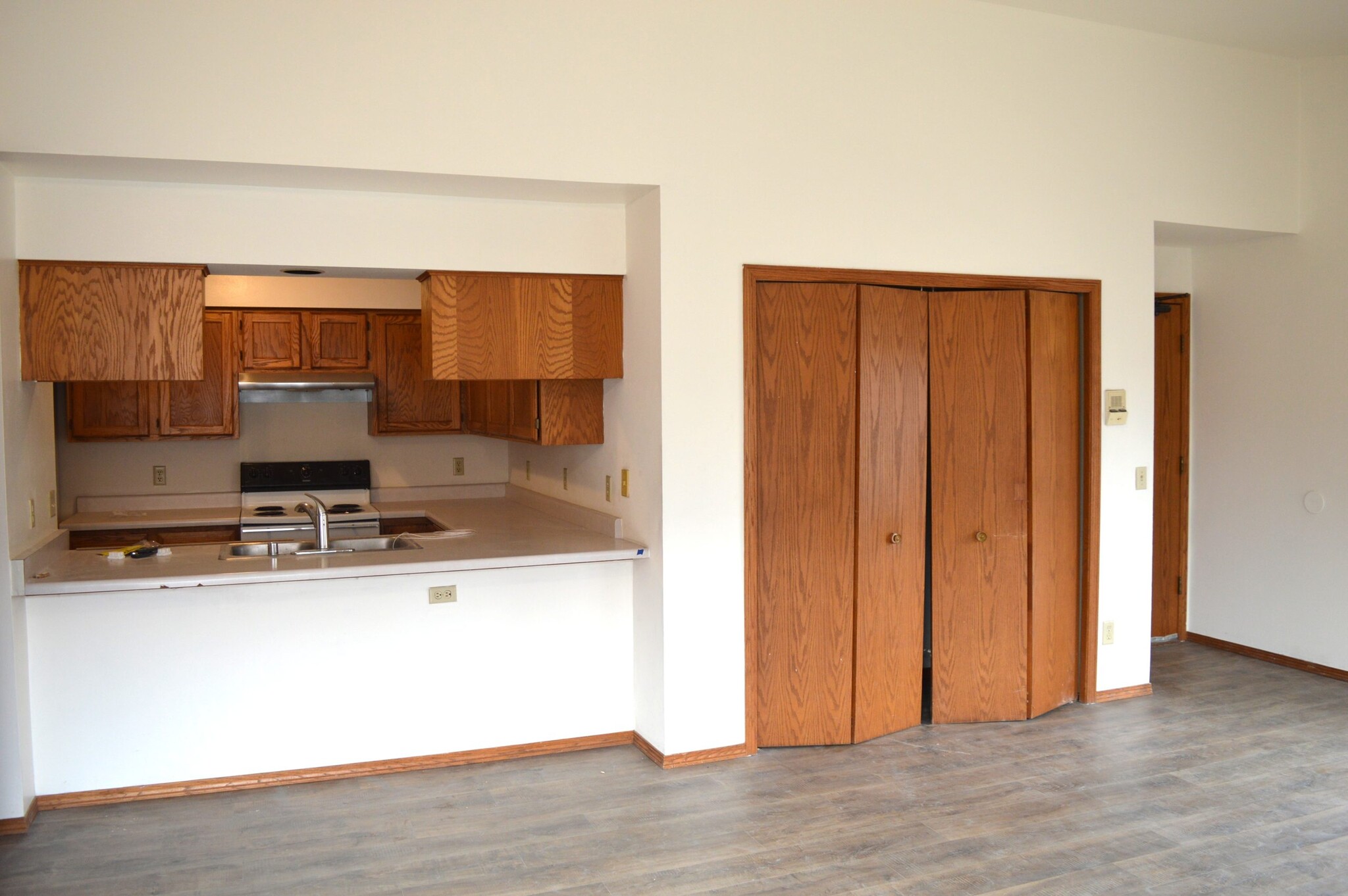 Building Photo - 2289 S Thompson Dr
