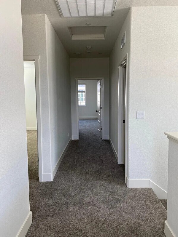Building Photo - 2454 Fidalgo Wy