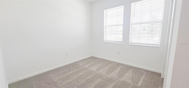 Building Photo - 429 Silver Palm Dr