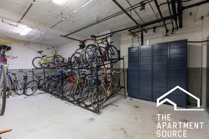 Building Photo - 1200 N La Salle Dr