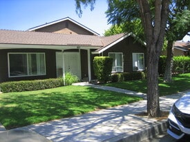Building Photo - 409 Sunflower Ave