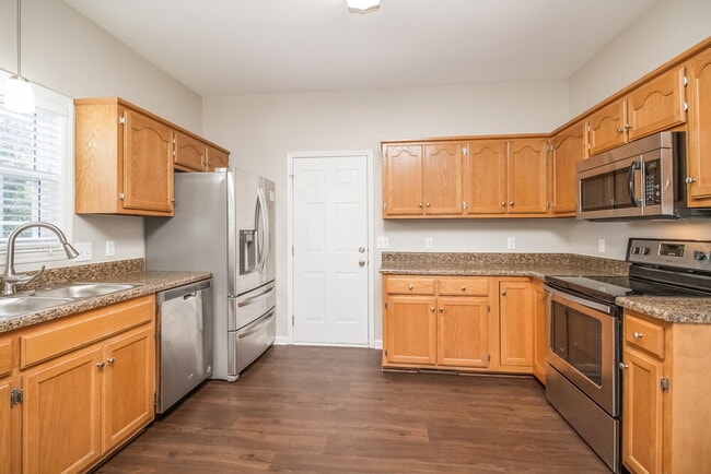 Building Photo - 128 Cedar Forest Dr