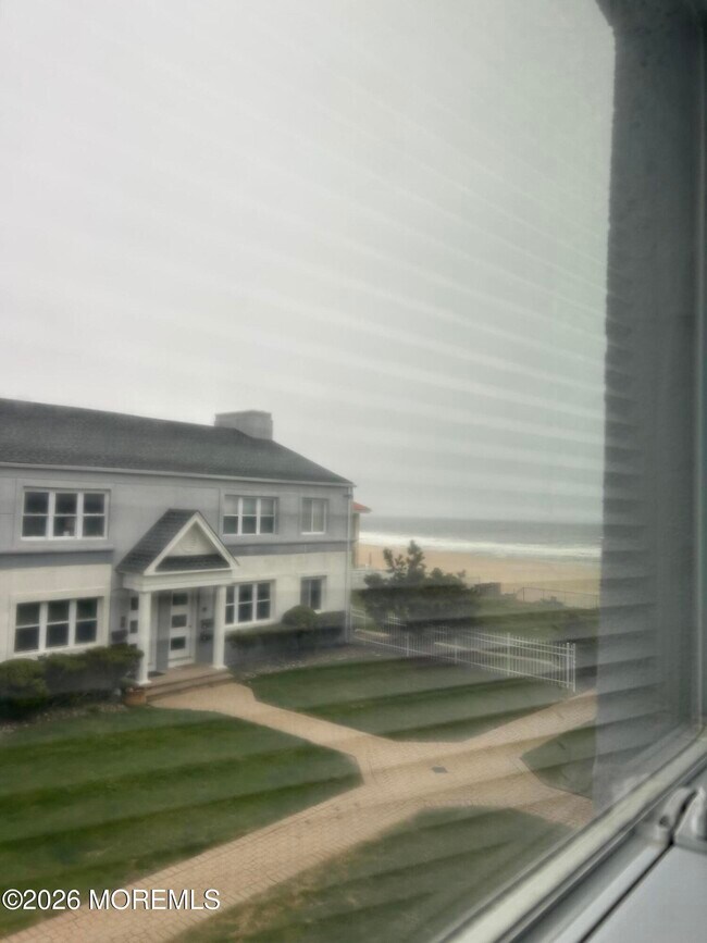 Building Photo - 661 Ocean Ave N