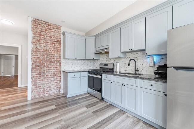 Building Photo - 169 Zabriskie St