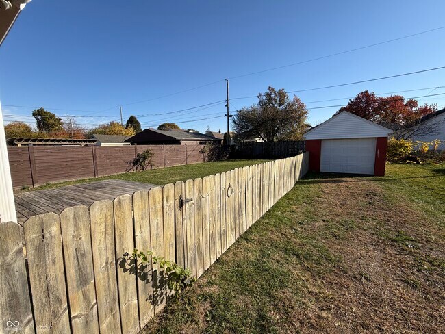 Building Photo - 1437 N Leland Ave