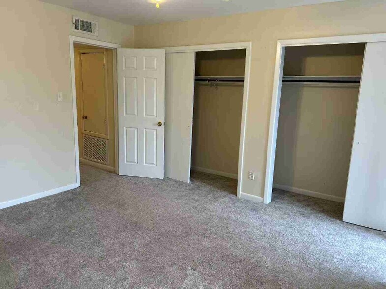 Building Photo - 3731 Bunker Hill Dr