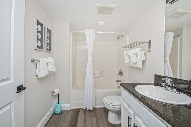 Building Photo - 504 N Ocean Blvd