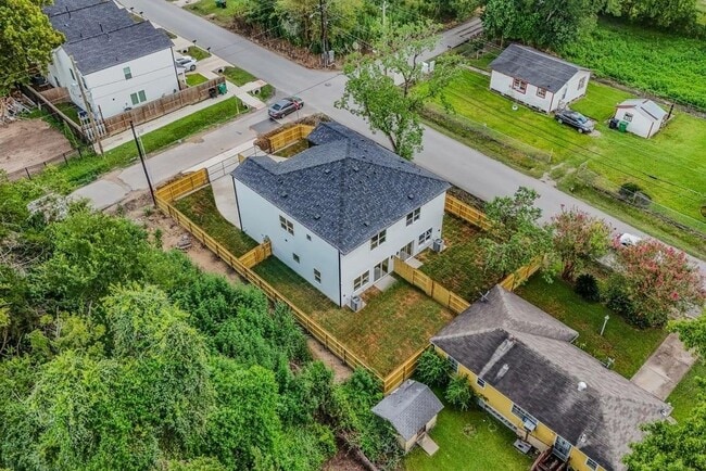 Building Photo - 9523 Willow St