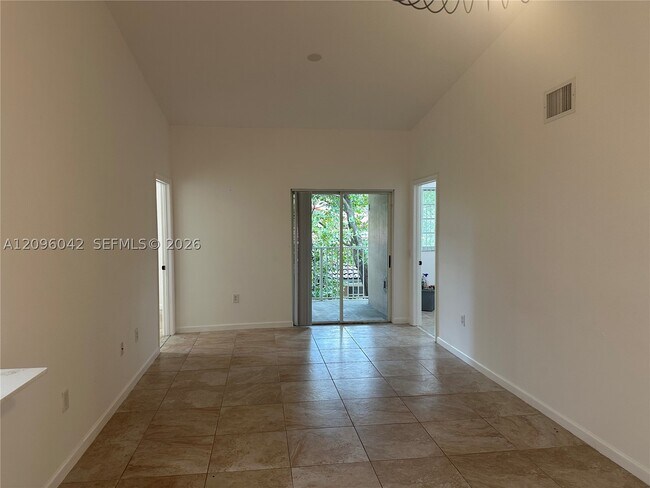 Building Photo - 302 N Palm Ave